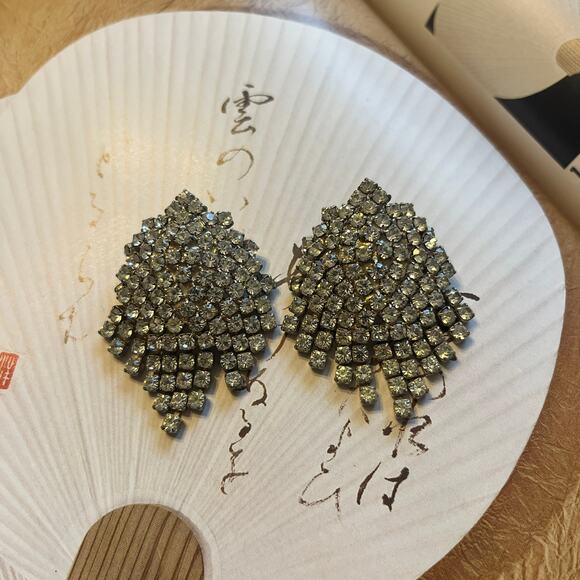 Vintage Oversized Large Silver Rhinestone Chandelier Cascade Clip Earrings - Picture 5 of 6